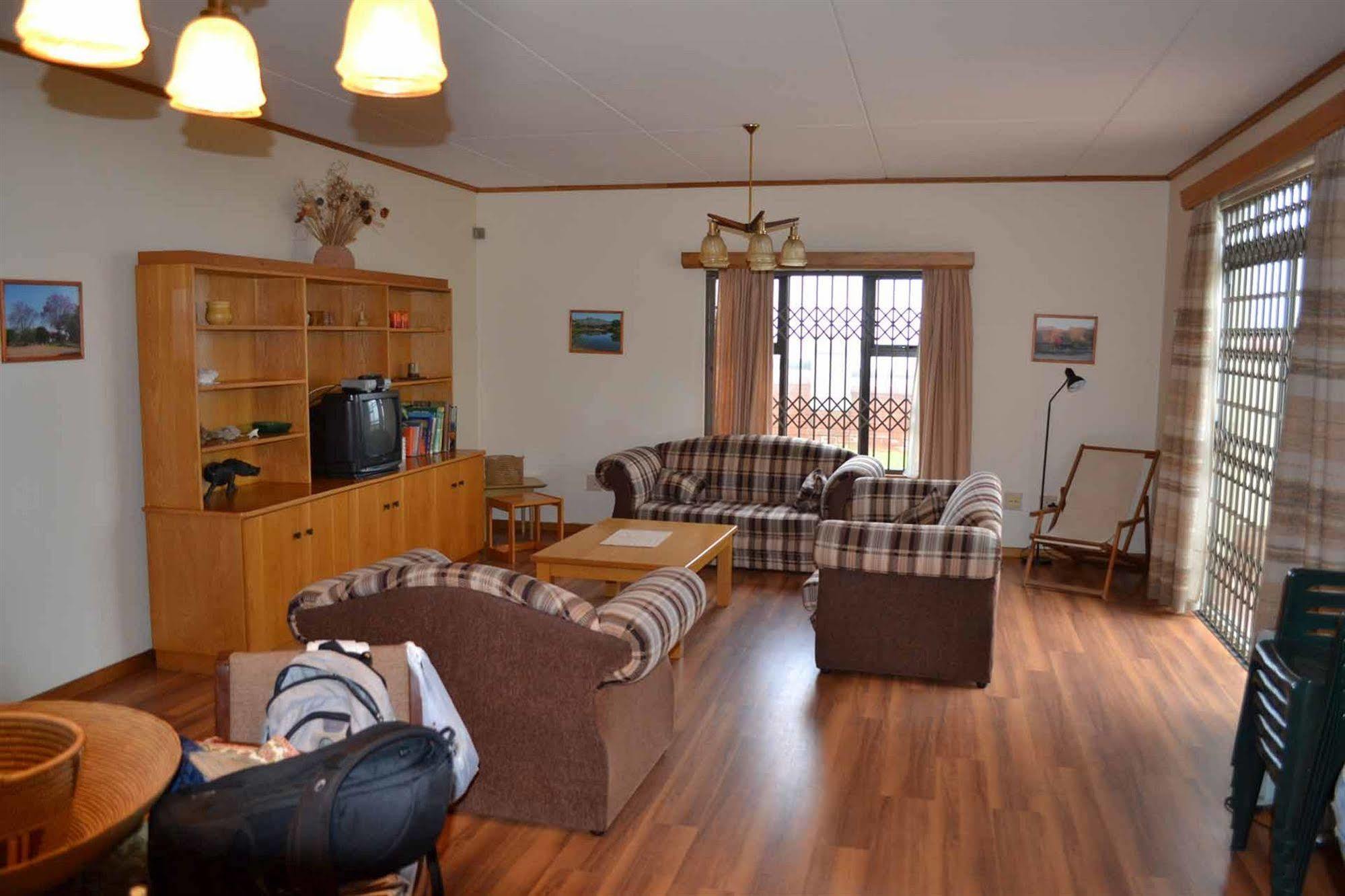 Etusis Lodge Usakos Exteriör bild